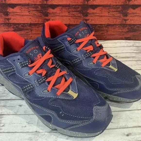 Athletic_Shoes